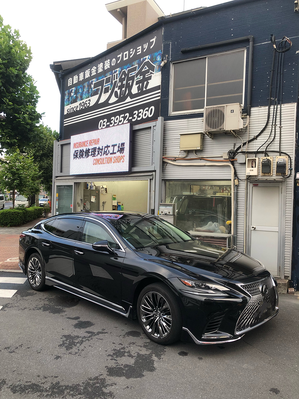 LEXUS / LS600　右側面　鈑金塗装・ドア交換・スポイラー修理　等